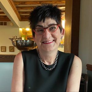 Meet your Posher, Suzanne